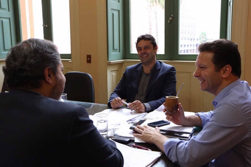 Krieger (ao centro), segue Prefeitura até que seja anunciado o nome de um novo secretário