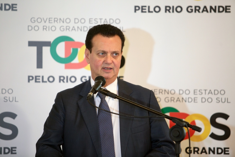 Ministro Gilberto Kassab participou de cerimônia no Palácio Piratini