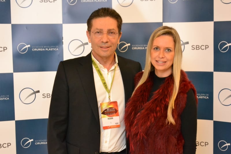 O cirurgião Alberto Hodara e Greice Stefani na Jornada Sulbrasileira de Cirurgia Plástica, em Gramado  