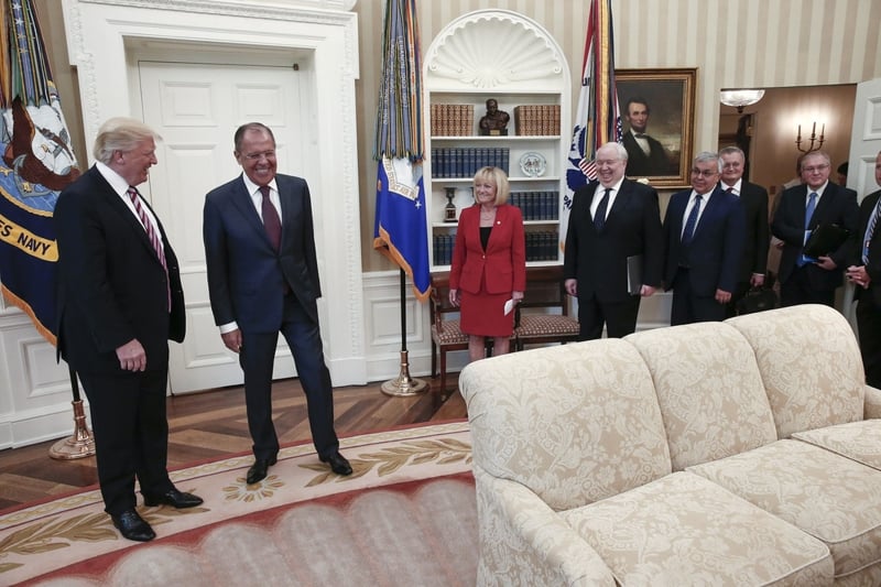 Na Casa Branca, Donald Trump (e) reuniu-se com o ministro de Relações Exteriores russo, Sergey Lavrov