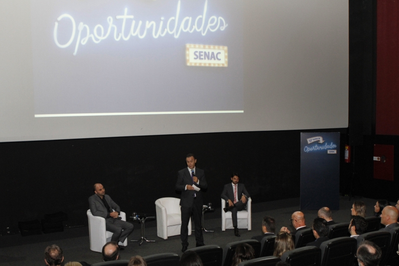 Gera&ccedil;&atilde;o E
Apresenta&ccedil;&atilde;o da 12&ordf; Feira de Oportunidades do Senac. Com os painelistas Guilherme Bertoni (E), Jos&eacute; Paulo da Rosa e Lucas Schifino, no cinema do Shopping Total Foto: MARCELO G. RIBEIRO/JC
