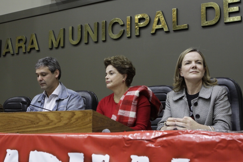 Debate teve presença de senadores Gleisi Hoffmann, Lindbergh Farias e da ex-presidente Dilma Rousseff