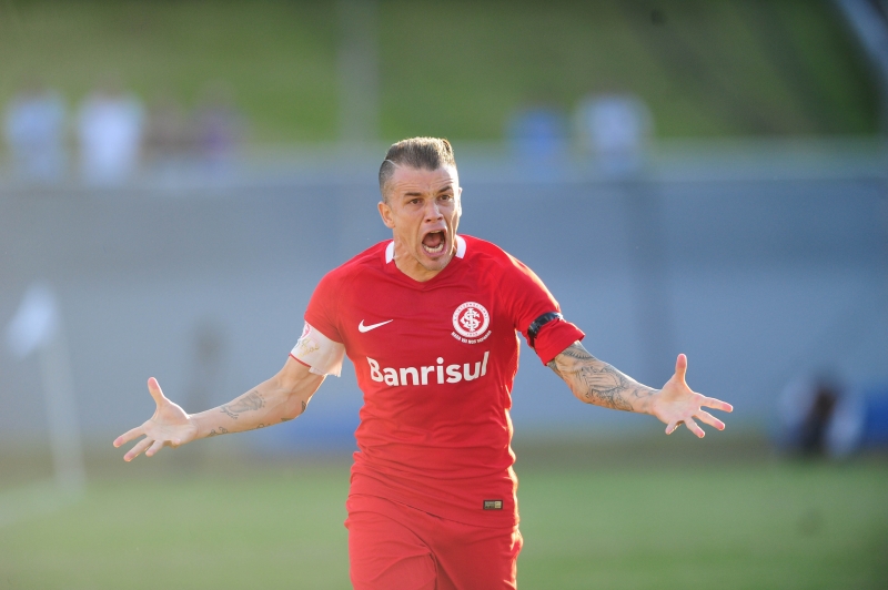 D'Alessandro, em cobrança de pênalti, fez o primeiro gol colorado na Série B