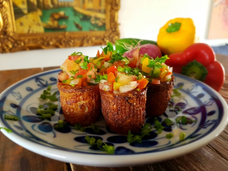 Cupcake de bacalhau com vinagrete 