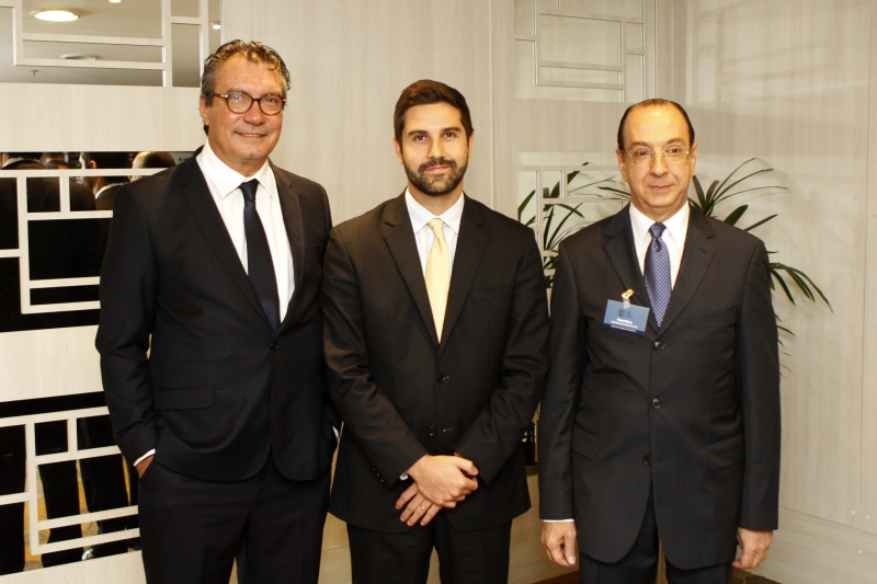 Sérgio Maia, presidente da ADVB, com o palestrante, Abrão Neto, e Renato Malcon