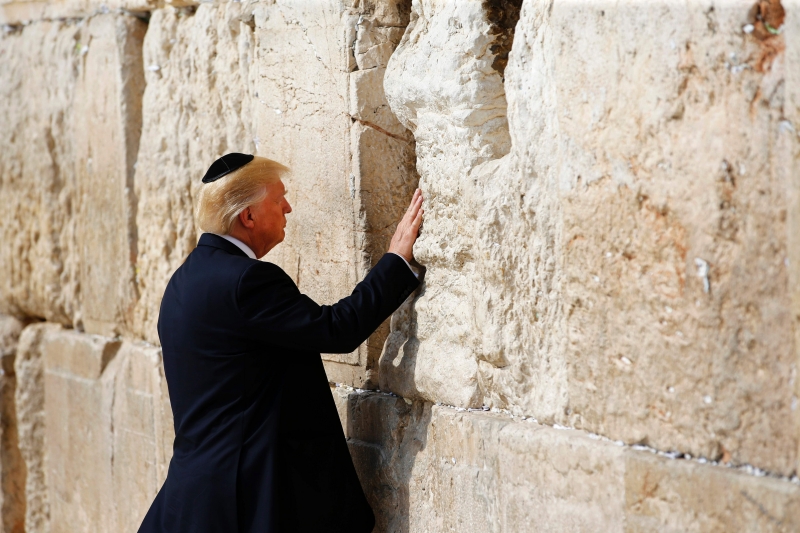 Norte-americano visitou o Muro das Lamentações, em Jerusalém