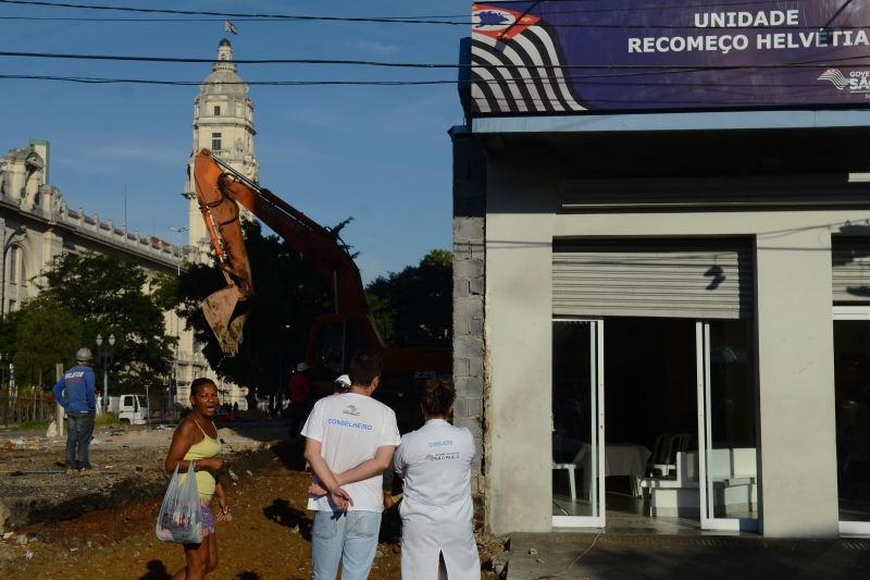 A demolição de um imóvel na Cracolândia nesta terça-feira (23) deixou três pessoas feridas