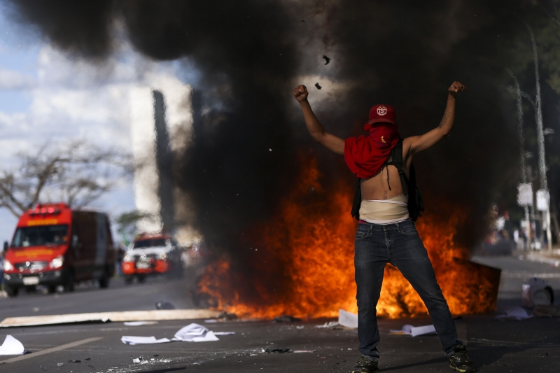 24/05/2017- Brasília- DF, Brasil- Centrais sindicais realizam manifestação em Brasília. .Foto: Marcelo Camargo/Agência Brasil protestos Brasília