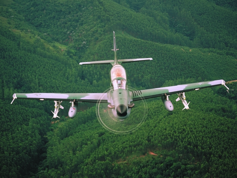 Proposta envolve divisão de defesa da empresa brasileira, que fabrica aeronaves como o Super Tucano
