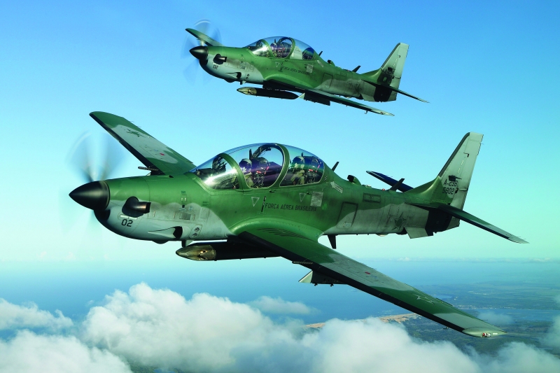 Com experiência em combate, aeronave concorre com o AT-6, nunca utilizado em áreas de conflito armado