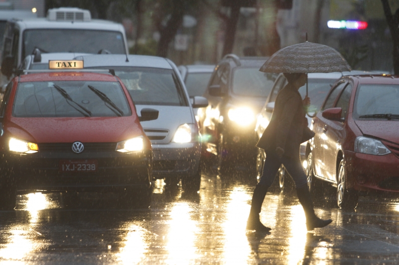 Porto Alegre registrou problemas no trânsito em razão das fortes chuvas