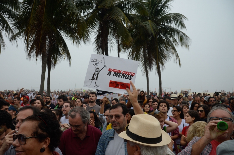 Manifestantes se concentraram na Praia de Copacabana em ato por eleições diretas