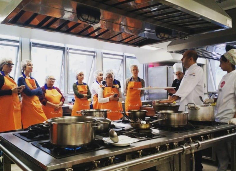 Eduardo Natal&iacute;cio foi quem nos ensinou os truques da cozinha Foto: MAURO BELO SCHNEIDER/ESPECIAL/JC