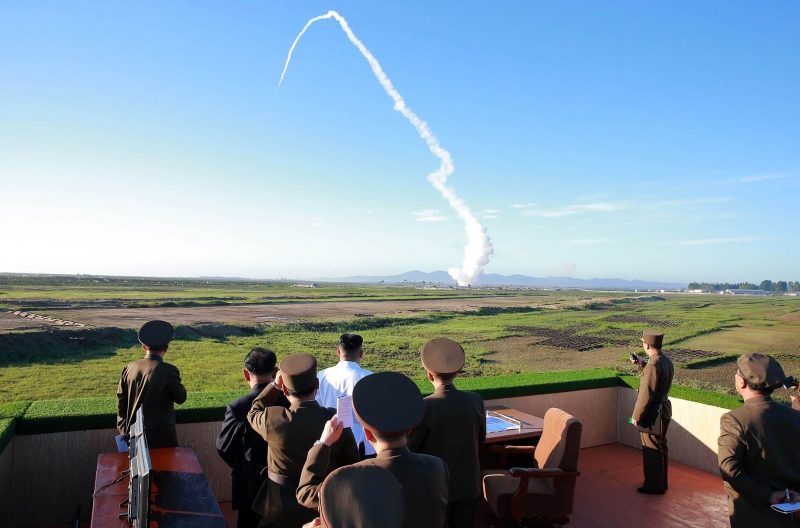 Kim Jong-un assistiu ao teste e mandou iniciar produção em série