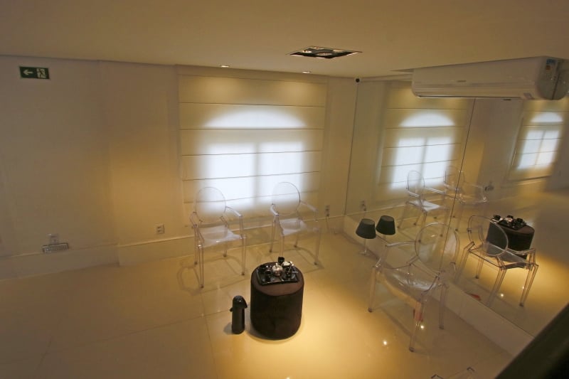 Entrevista com Claus e Vanessa, que agora transformaram a casa deles em casa de festas.  Foto: FREDY VIEIRA/JC