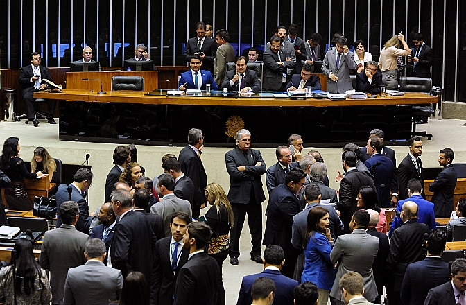 A proposta foi aprovada por 405 votos favoráveis a 28 contrários