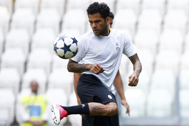 Daniel Alves durante o último treino da Velha Senhora antes da decisão