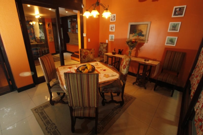 Gera&ccedil;&atilde;oE. 
Entrevista com Karen Miluterno, que transformou a casa dela em espa&ccedil;o de eventos.  Foto: MARCELO G. RIBEIRO/JC