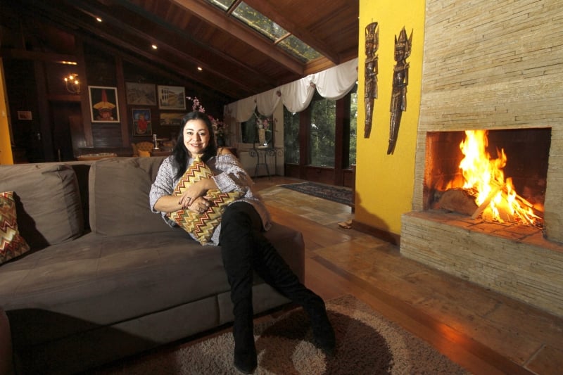 Karen, apaixonada por cozinha e decora&ccedil;&atilde;o, promove festas intimistas