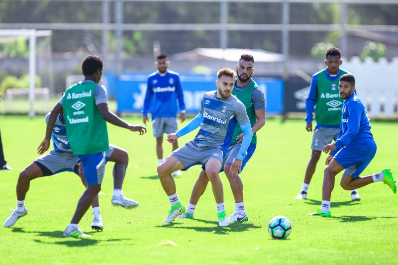 Jogadores do Grêmio realizaram treino durante a manhã deste sábado no Centro de Treinamentos tricolor