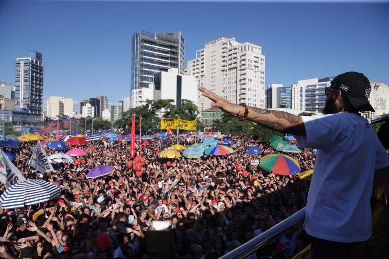 Em São Paulo, mobilização artística pela saída do presidente Michel Temer aconteceu no Largo da Batata