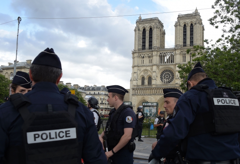 Entre 900 e mil turistas visitavam a Catedral de Notre Dame no momento do ataque