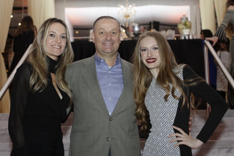 Ulyana Kassia Rizzi Capucci e Alencar Raupp Capucci com a filha Lauren Caitlin Capucci