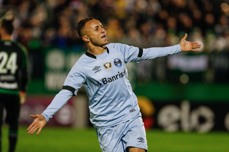 Gremistas aplicaram seis tentos contra a meta catarinense