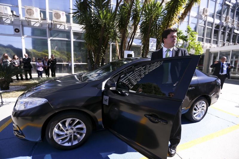Apenas ministros e secretários continuarão utilizando os carros pretos símbolo do poder em Brasília