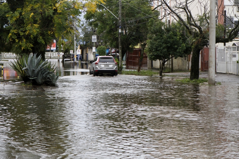 As chuvas deixaram várias cidades com pontos de alagamento, incluindo a Capital gaúcha
