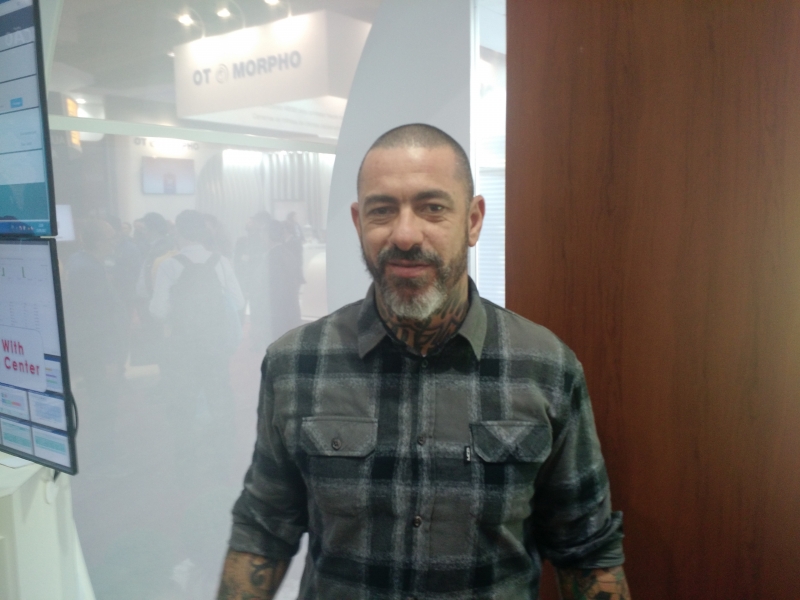 Henrique Foga&ccedil;a, empres&aacute;rio e jurado do programa Masterchef, no estande da Saque e Pague, no Ciab Febraban Foto: MAURO BELO SCHNEIDER/ESPECIAL/JC