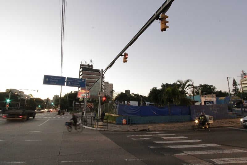 Previsão inicial de entrega da obra era segundo semestre de 2014
