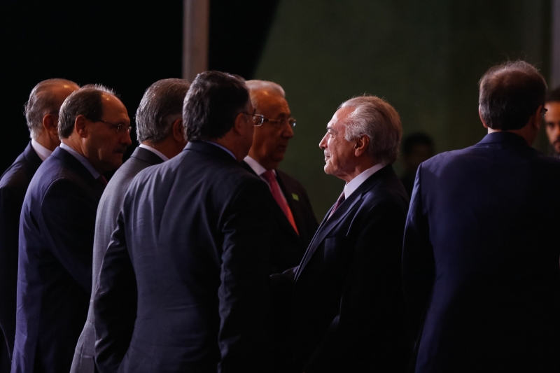 Sartori (e) e mais 14 governadores participaram de jantar em Brasília