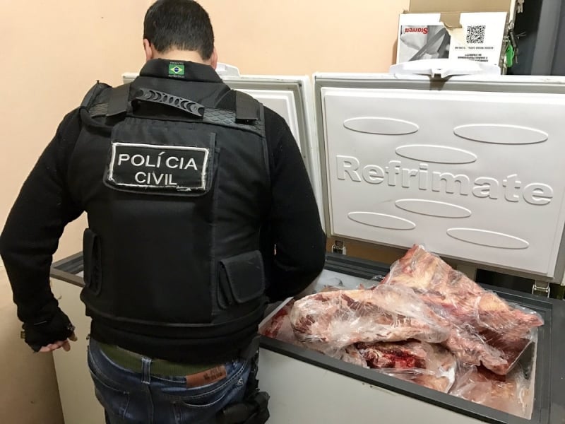 Policiais encontraram carnes fruto do abigeato em refrigeradores em estabelecimento em Canoas