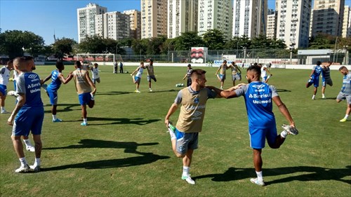 Dia de céu azul combinou com treino do Tricolor na Gávea neste sábado