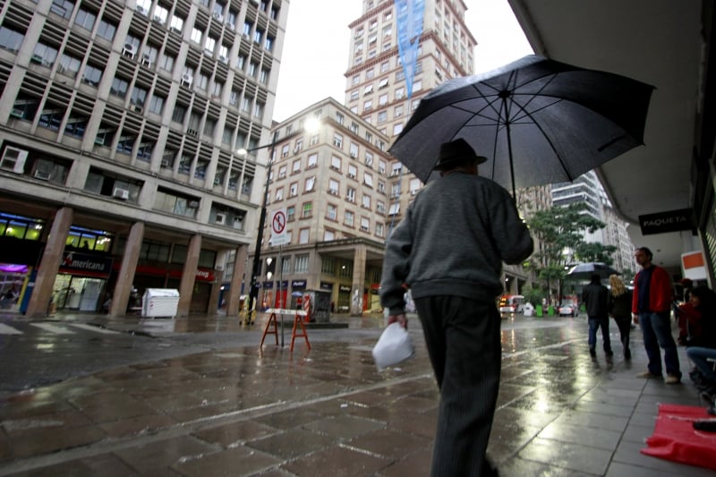 Chuva que já atinge Porto Alegre nesta segunda precede chegada das baixas temperaturas