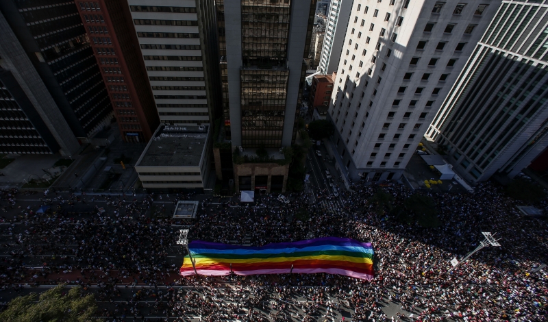 Apoiadores da Parada Gay na Avenida Paulista, em São Paulo