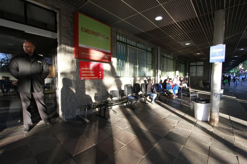 Paciente atuava como técnica de enfermagem no Grupo Hospitalar Conceição e residia em Alvorada