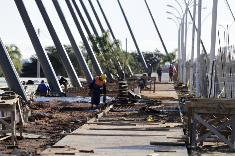 As obras de infraestrutura caíram 1,2 ponto no mês, enquanto as de edificação subiram 2,0 pontos