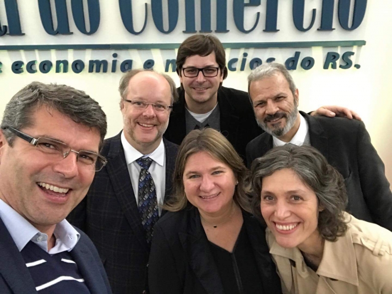 Na selfie de José Renato Hopf (à esquerda), Leite, Krug, Audy, Patricia Knebel (centro) e Patrícia Comunello