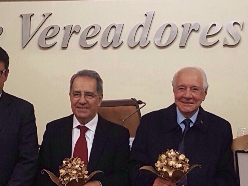 Os publicitários Airton Rocha e Roberto Dualibi em tarde de homenagens na Câmara Municipal de Gramado  