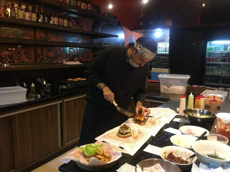 Criada em Campo Bom, hoje a hamburgueria fica em Novo Hamburgo e atrai amantes de m&uacute;sicos rebeldes Foto: CAROLINA ZENI/ESPECIAL/JC