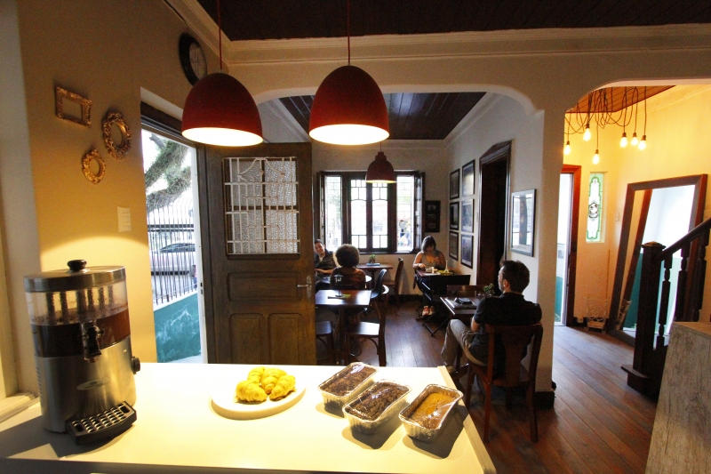 Andr&eacute; Motta propriet&aacute;rio da La Croissanterie, caf&eacute; especializado em croissant. Foto: CLAITON DORNELLES /JC