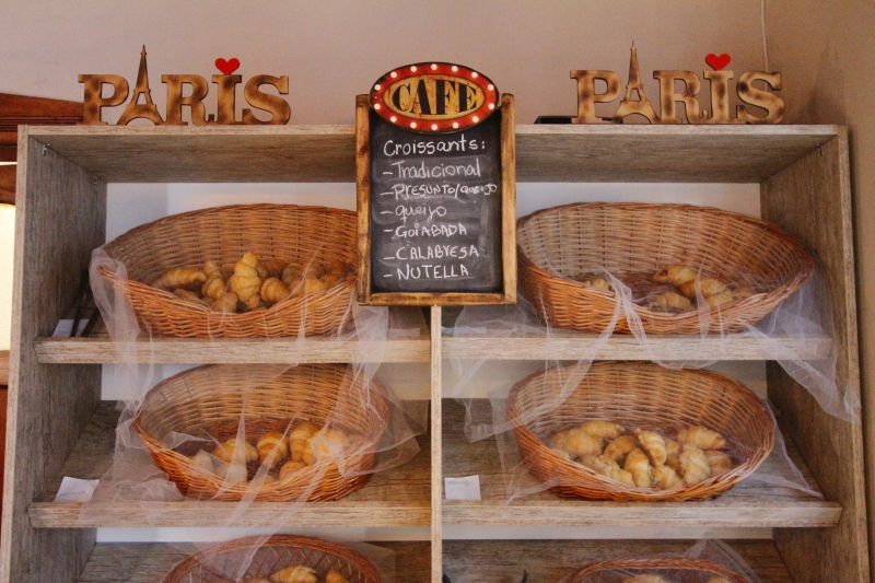André Motta proprietário da La Croissanterie, café especializado em croissant. Foto: CLAITON DORNELLES /JC
