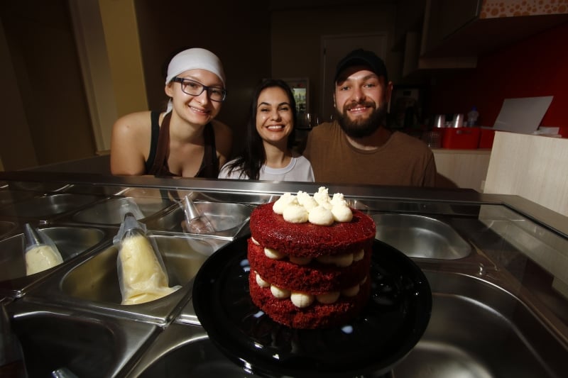 - Patr&iacute;cia Mesquita de Almeida recebe o Gera&ccedil;&atilde;oE para falar sobre seu Subway de tortas.  Foto: FREDY VIEIRA/JC