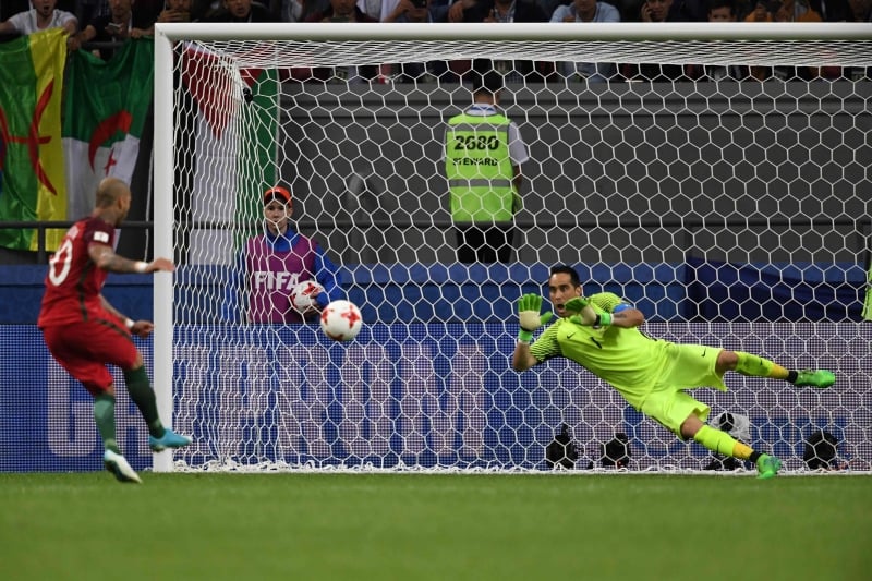 Goleiro defendeu três cobranças na decisão por penalidades contra Portugal