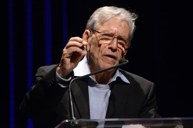   "O amor é um mineral raro, o ódio permeia o mundo, por isso temos que nos pôr no lugar do outro", disse o escritor no evento