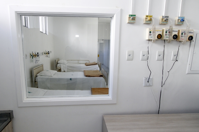 Hospital tem leitos para receber até 242 pacientes, mas está fechado