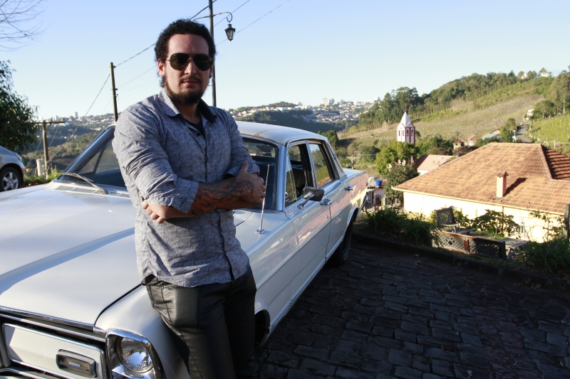 Emerson aluga os ve�culos para casamentos ou passeios nos vinhedos