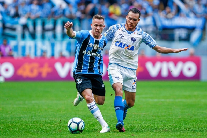 Grêmio não segura Avaí na Arena e sofre terceira derrota consecutiva no Brasileirão